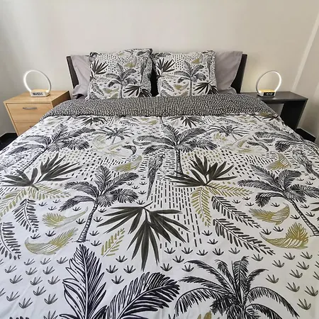 아파트 Bright, Renovated Flat In The Sweet Spot 앙티브