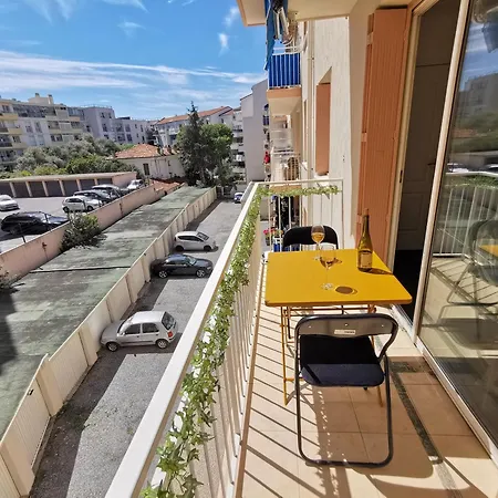 Bright, Renovated Flat In The Sweet Spot * 앙티브
