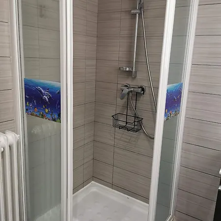 Bright, Renovated Flat In The Sweet Spot * 앙티브